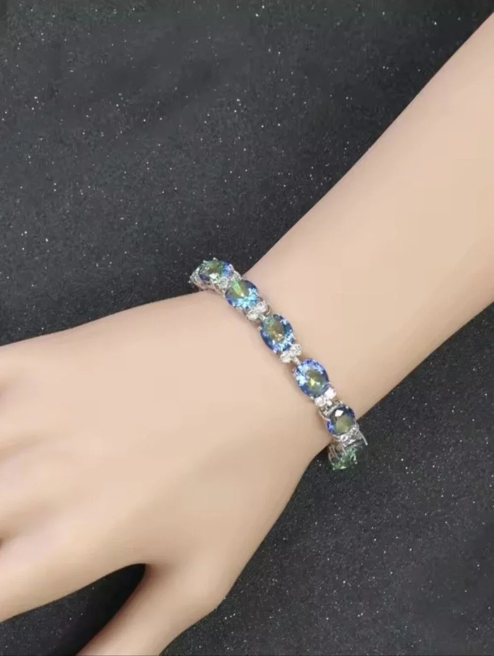 💙💚NEW💙💚 STUNNING!! AAA CZ Mystic Blue Bracelet